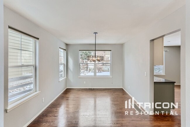 Building Photo - 4565 Larksong Dr