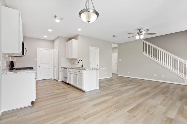 Building Photo - 8315 Greys Ln
