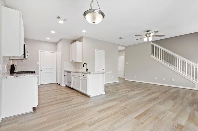 Foto del edificio - 8315 Greys Ln