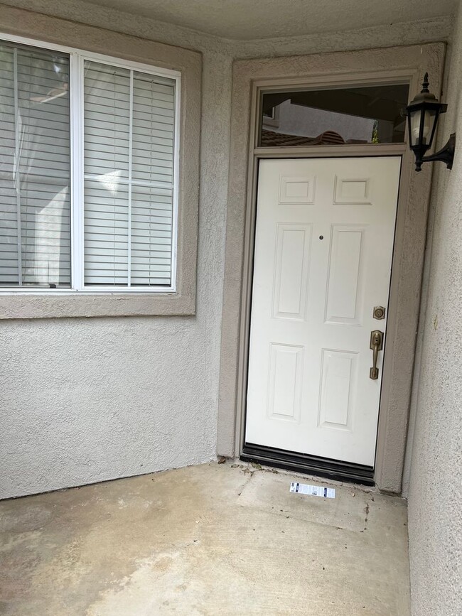 Building Photo - Los Arboles town-home with a Driveway