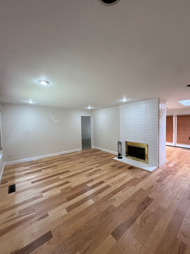 Building Photo - 969 Madison Dr
