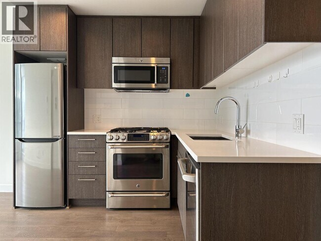 Photo du bâtiment - 9060 University Crescent