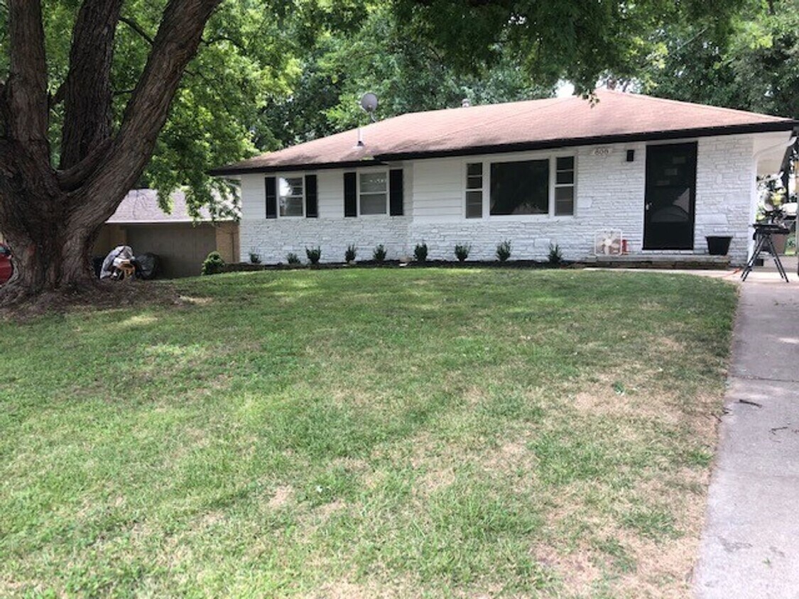 Primary Photo - Remodeled 3 Bedroom Home!