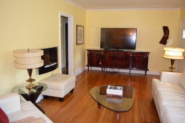 Foto del edificio - 977 Lindridge Way NE