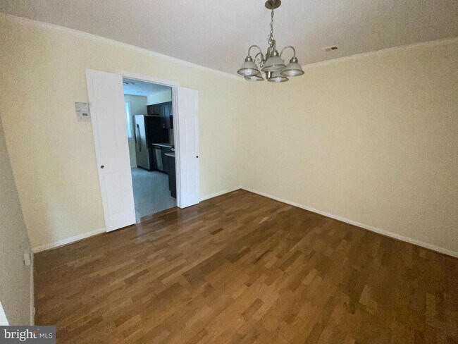 Building Photo - 144 KETTLE Ct