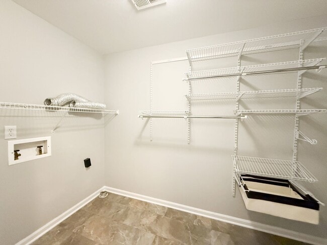 Foto del edificio - 3 Bedroom 2 Bathroom Home!