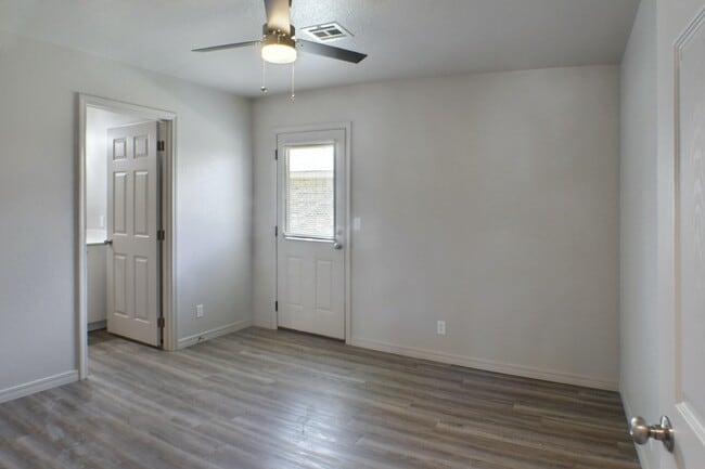 Building Photo - 608 Ashland Avenue, Unit C