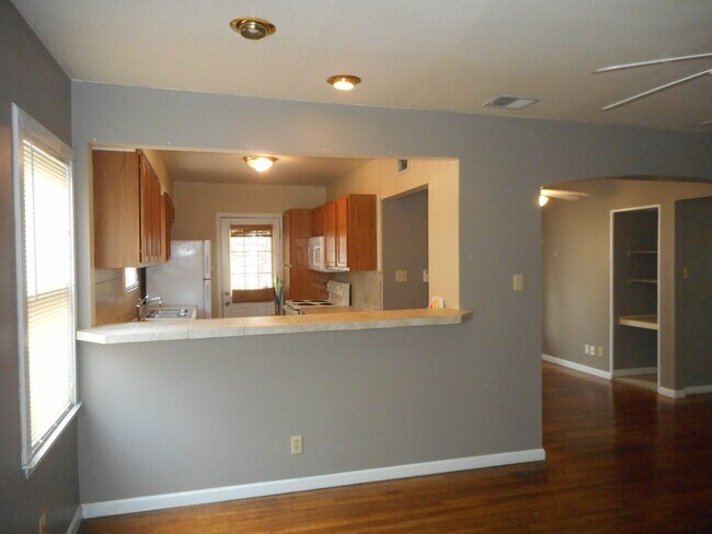 Building Photo - 613 Donaldson Ave