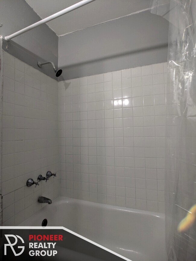 Foto del edificio - 4649 N Beacon St
