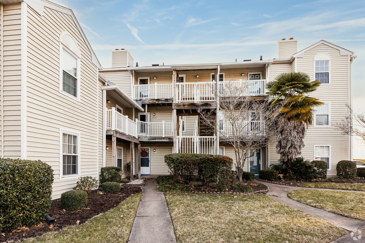 Primary Photo - Great Neck Landing Condominium