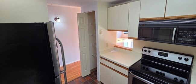 Foto del edificio - 200 Ledgewood Dr