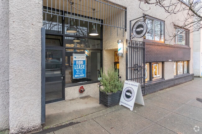 Retail - 107-111 E Broadway Ave