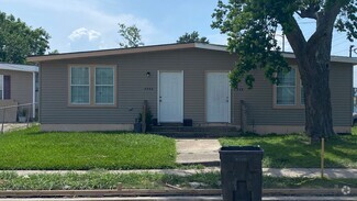 Building Photo - 4948 Laine Ave