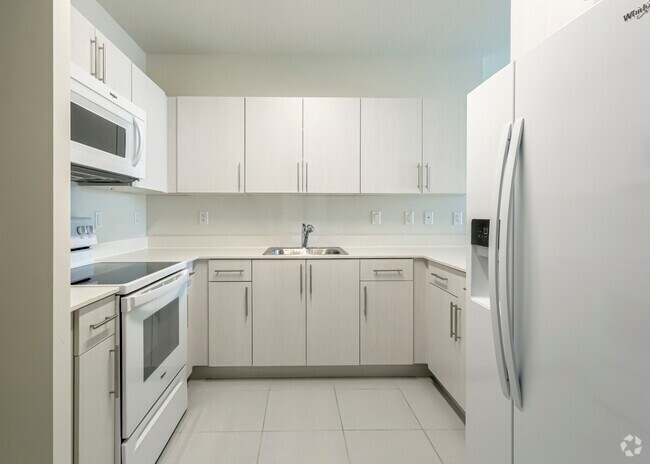 1 BDR + Den, 2 BA - 925 SF - Montecassini