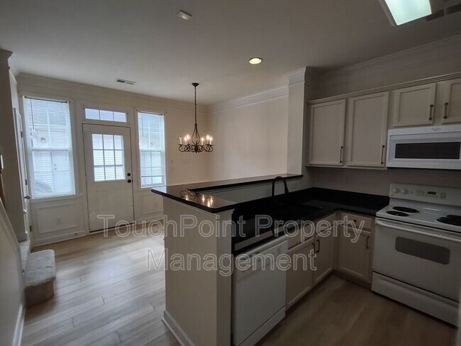 Building Photo - 8606 Beaver Creek Dr