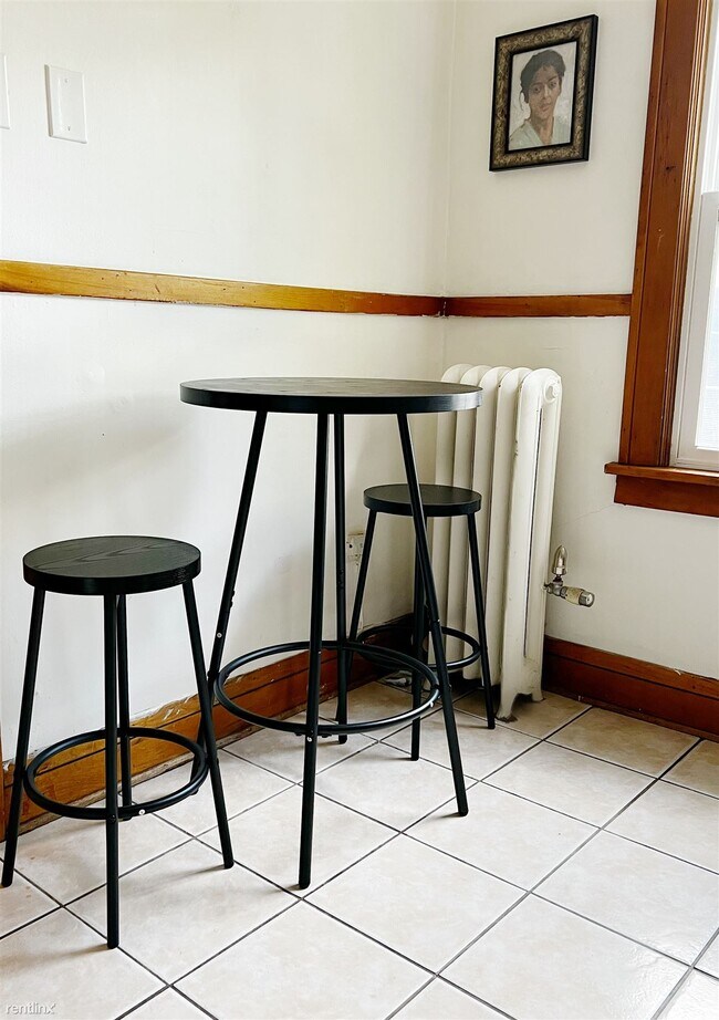 Foto del edificio - 2 br, 1 bath 4plex - 3912 North Thomas Ave...