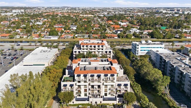 Foto del edificio - 8430 SW 8th St