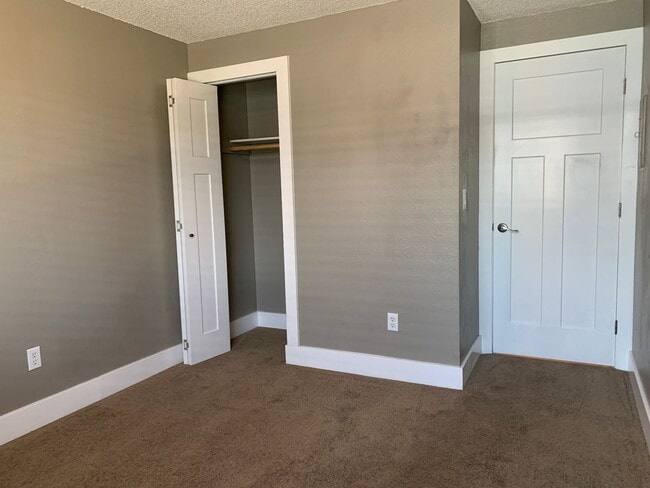 Foto del edificio - 2 bedroom duplex