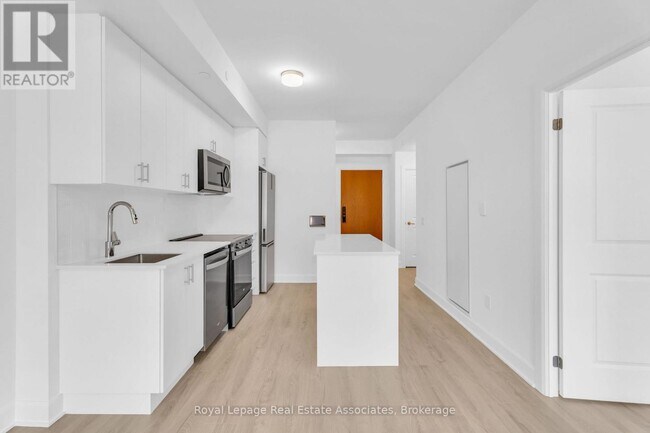 Building Photo - 3240-3240 William Coltson Ave