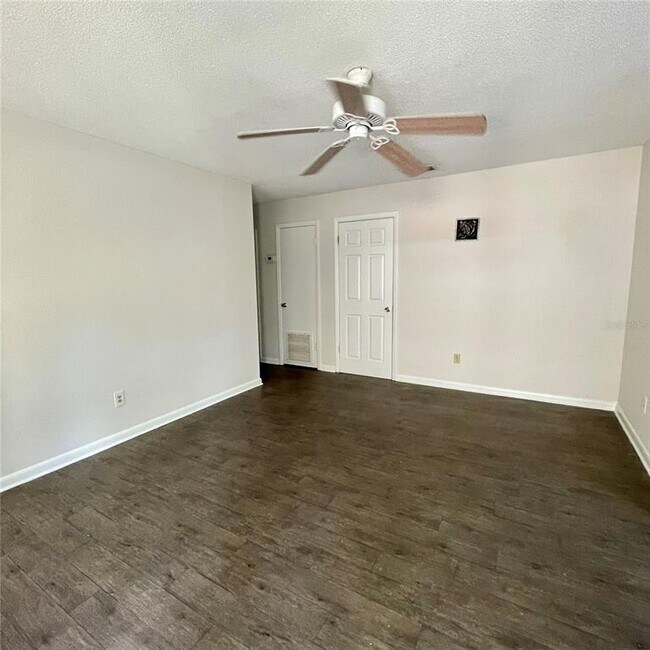 Foto del edificio - 832 E Indiana Ave