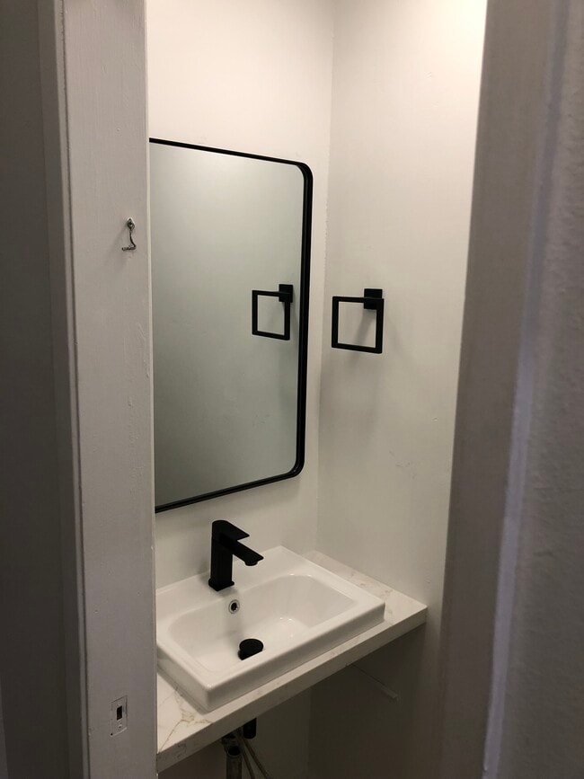1/2 bath - 2453 Rowntree Way