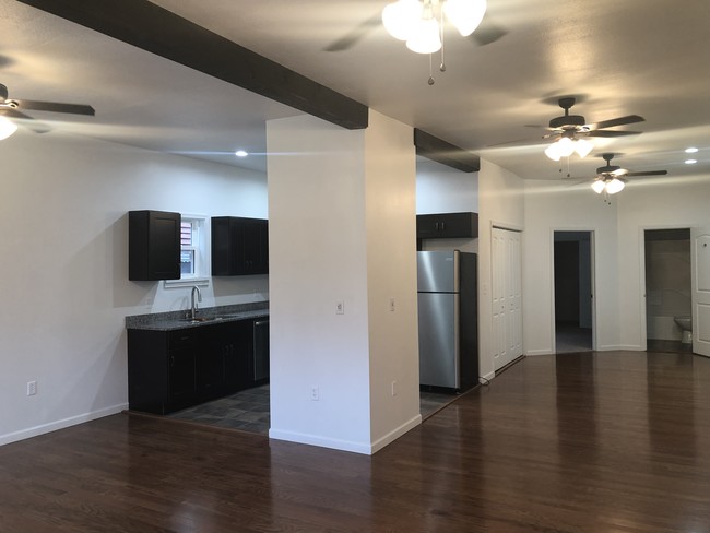 Building Photo - 813 PA-68