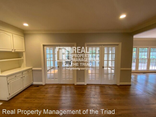 Building Photo - 5 br, 3.5 bath House - 3807 Buncombe Drive