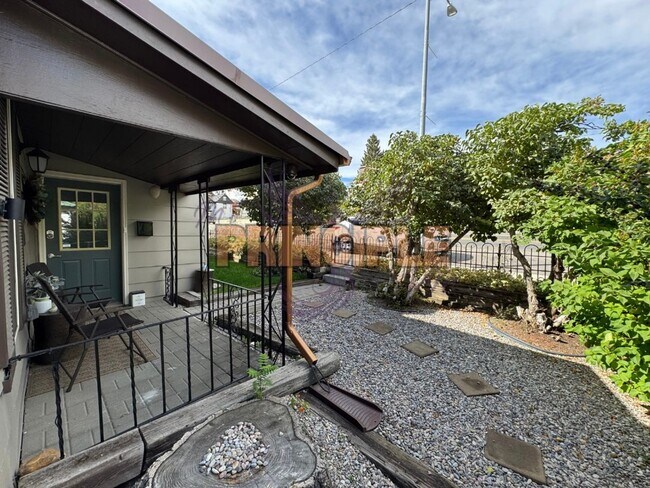Foto del edificio - Historical furnished house in uptown Butte