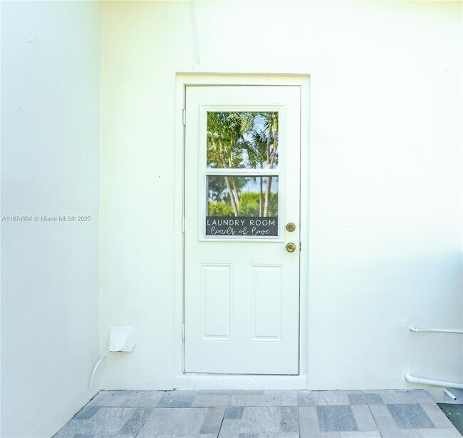 Foto del edificio - 1560 NE 42nd St