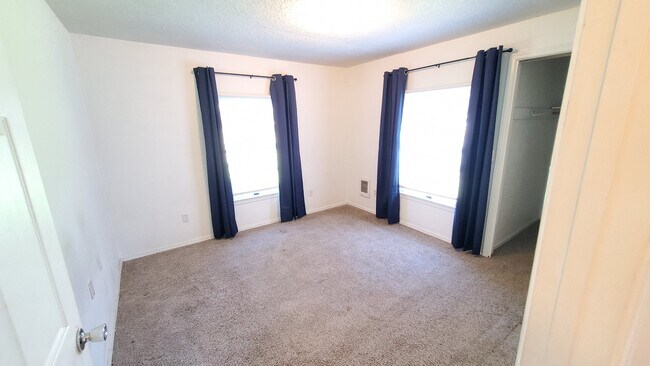 Primary bedroom - 2915 NE Stapleton Rd