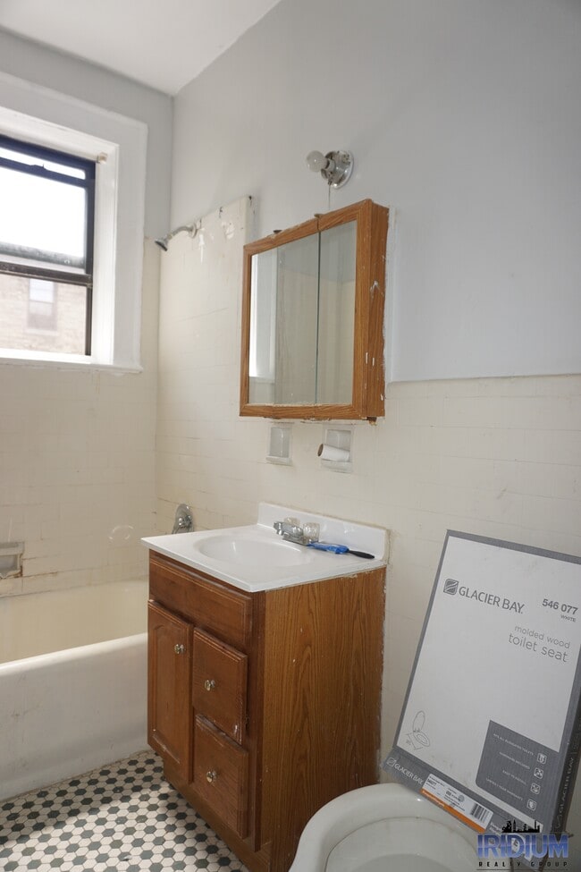 Building Photo - 20 Noll Pl