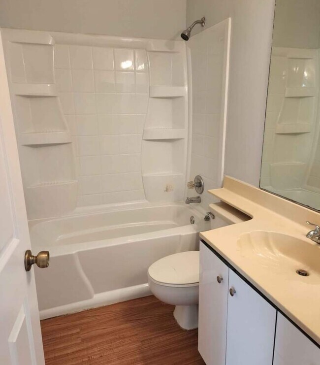 Foto del edificio - 6367 Riverwalk Ln