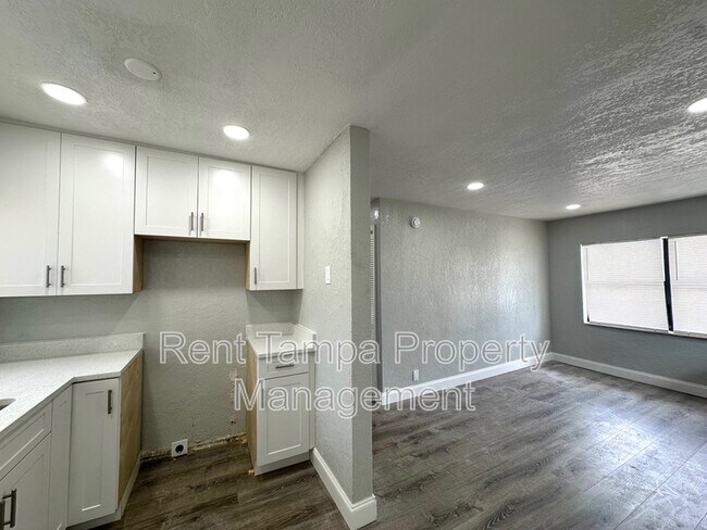 Foto del edificio - 1036 1/2 19th Street South - Upper