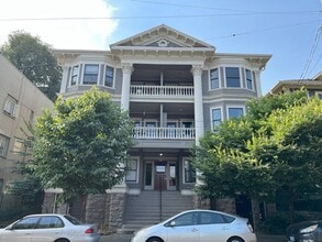Building Photo - 2046 NW Flanders St