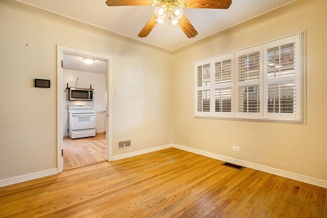 Foto del edificio - 4Bed/2Bath home with newly renovated basem...