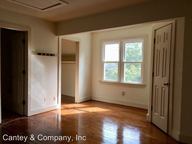 Building Photo - 221 Skyland Dr