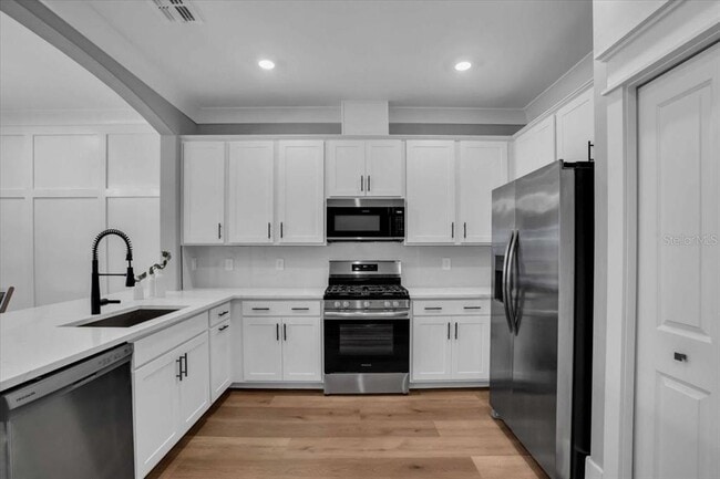 Building Photo - 15736 Sunny Day Dr