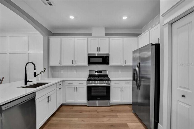 Foto del edificio - 15736 Sunny Day Dr