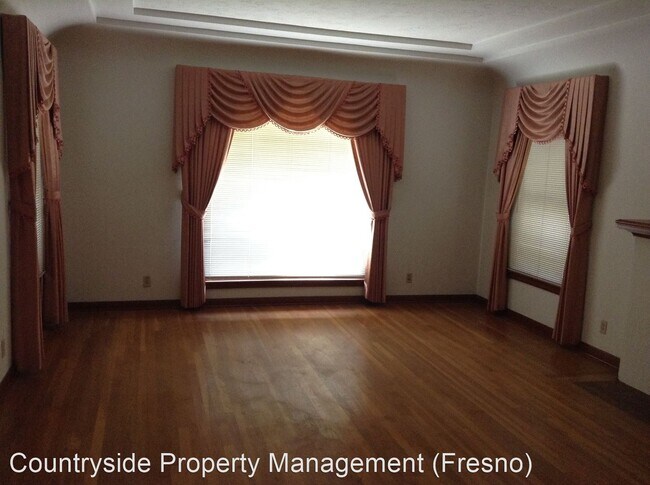 Foto del edificio - 3 br, 1.5 bath House - 4745 E. Tulare Avenue