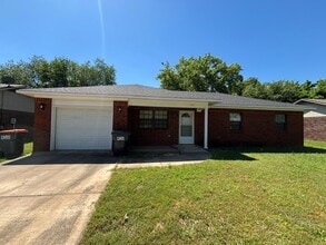 Building Photo - 1411 N Pittsburg Ave
