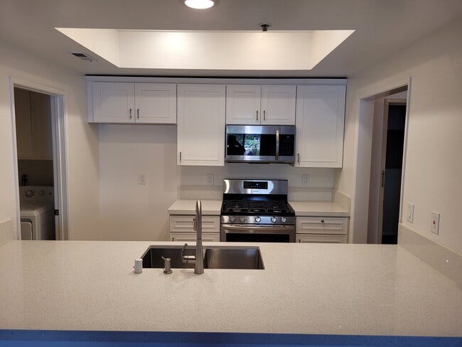 Building Photo - 2563 Plaza del Amo