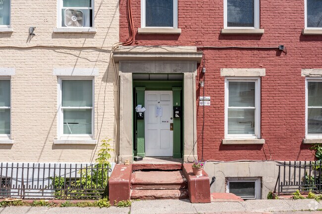 15-Unit Multifamily Property in Albany - 16-22 Trinity Pl