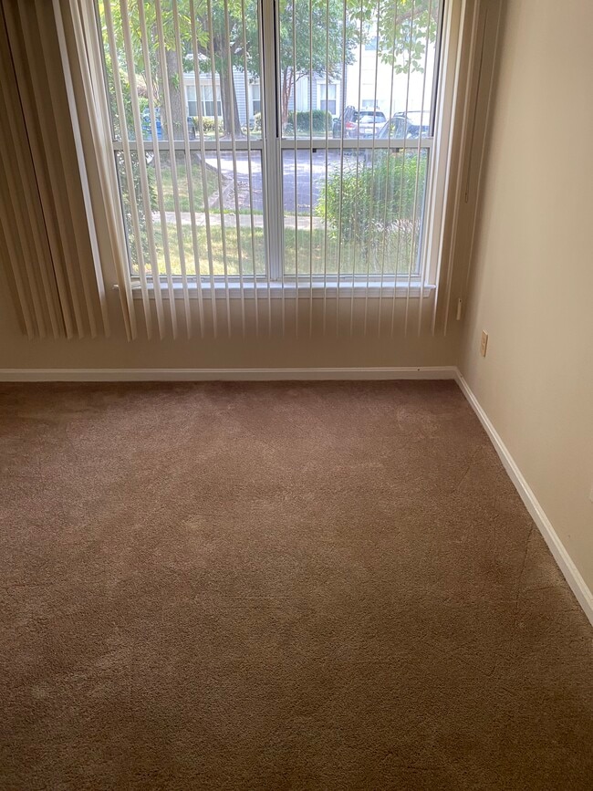 Building Photo - 2609 Camelback Ln