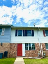 Building Photo - 13 Thatch Ct