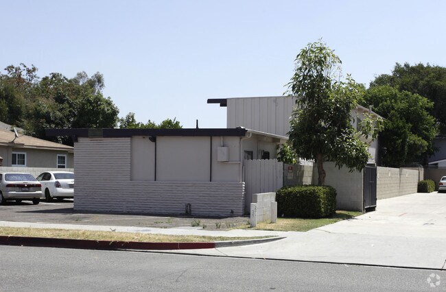 Building Photo - 1136 N West St