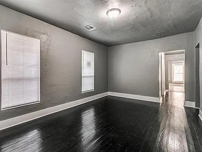Foto del edificio - N. McKinley Ave - Triplex
