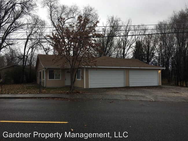 Building Photo - 2 br, 1 bath Apartment - 733 W. 4th Street