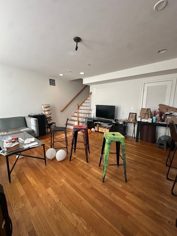 Building Photo - 59 Circuit St