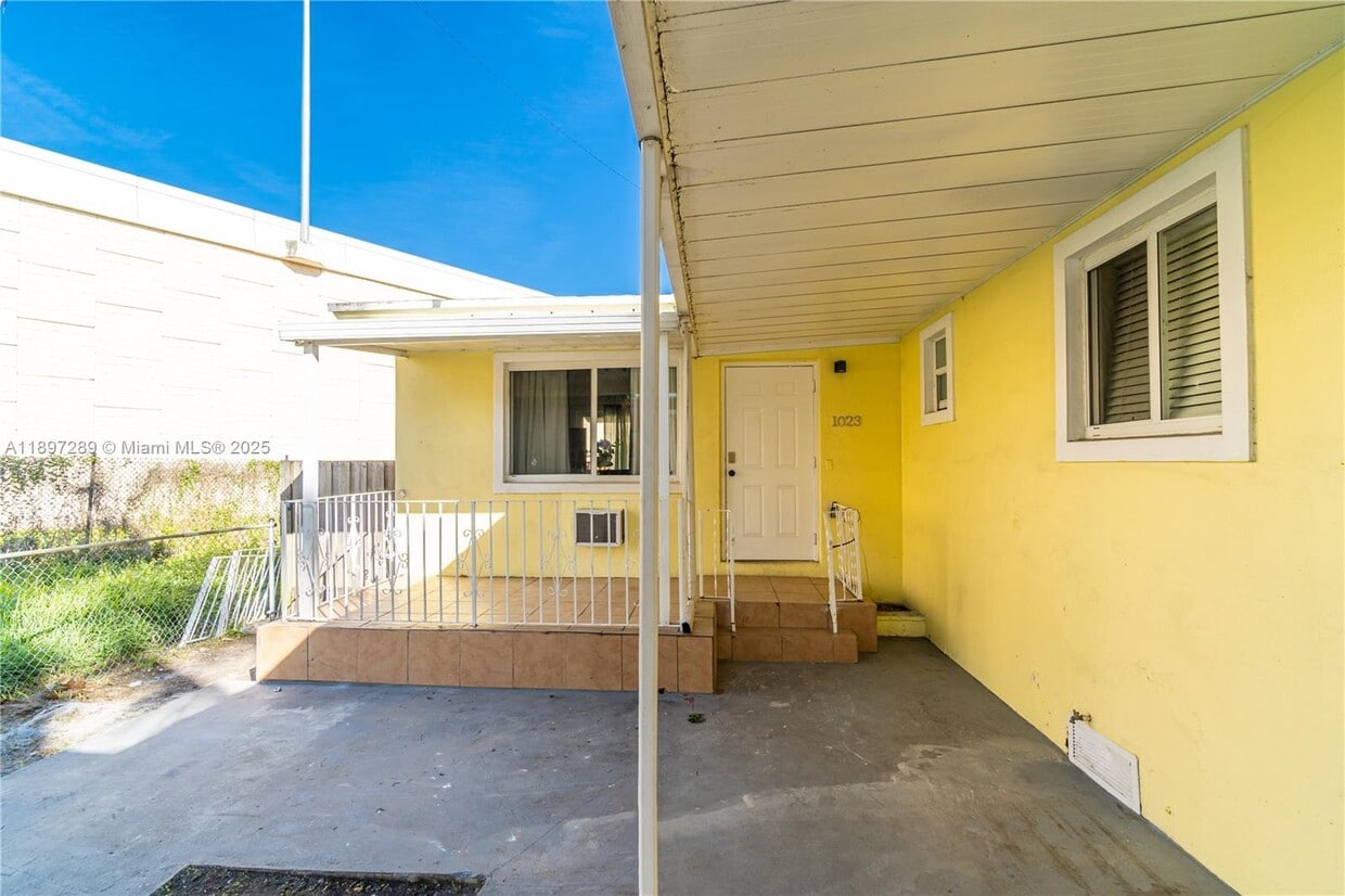 Primary Photo - 1021 NW 23rd Ave