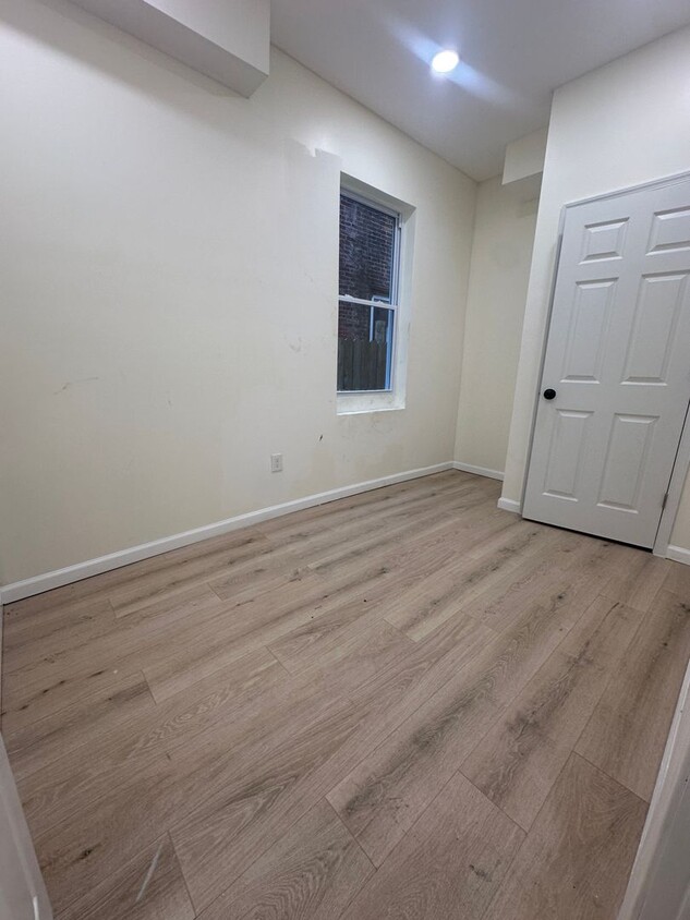 Primary Photo - 2713 W Glenwood Ave